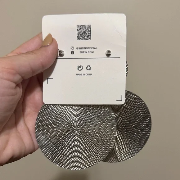 SHEIN Metallic and Rust Fringe Earrings - Picture 3 of 4